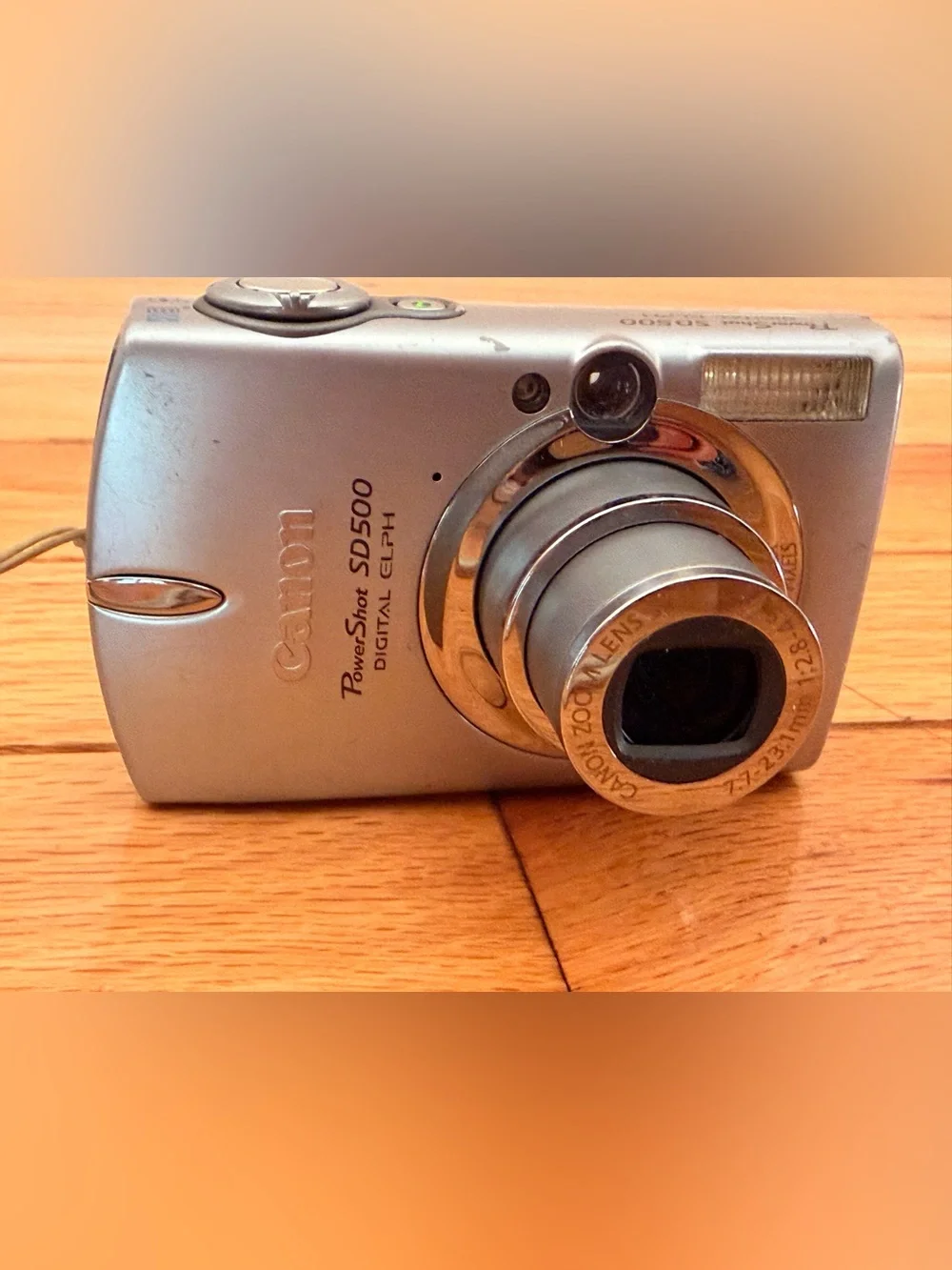 Canon PowerShot SD500 silver digital Elph 7.1 MP battery, charger, cable ,strap